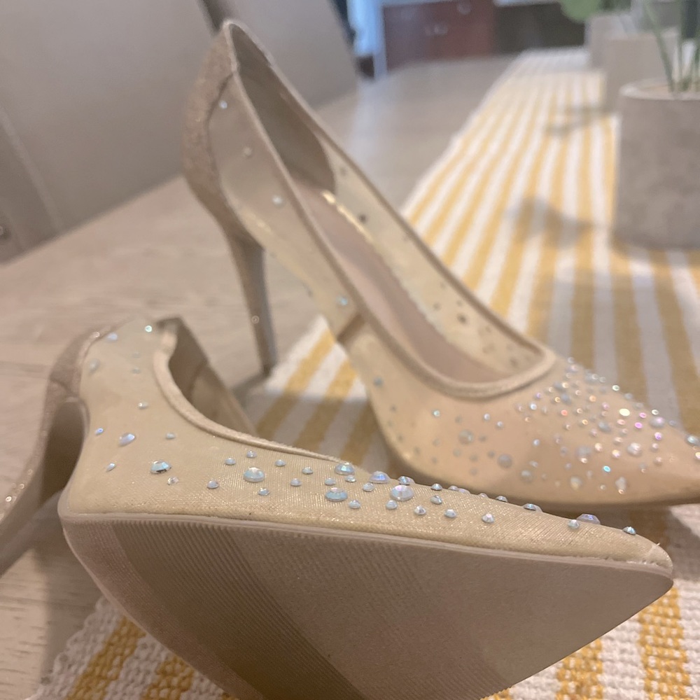 Nude jeweled pumps 7.5